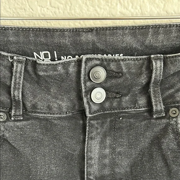 No Boundaries Women's Black Flared Jeans W/13 - Picture 2 of 4